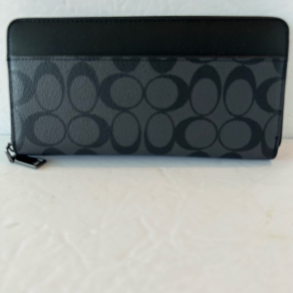 NIB 3PC Printed Canvas Wallet Set, “O” Design (not Coach), Dust bag included - Picture 11 of 11